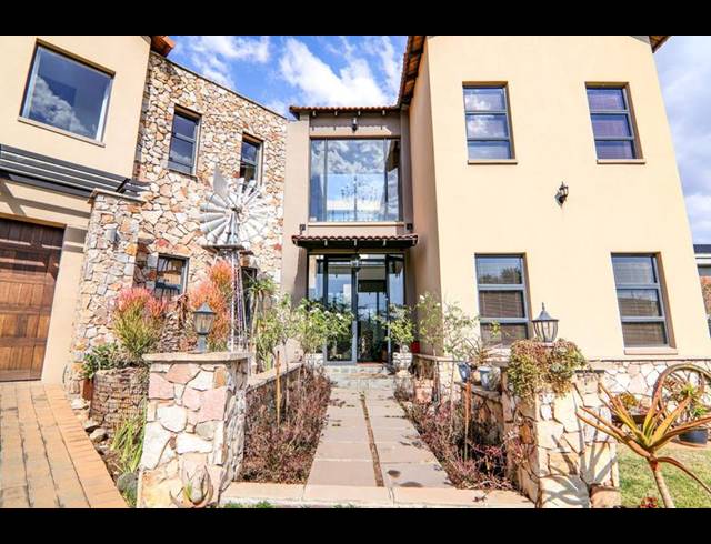 5 BEDROOM HOUSE FOR SALE IN COPPERLEAF ESTATE